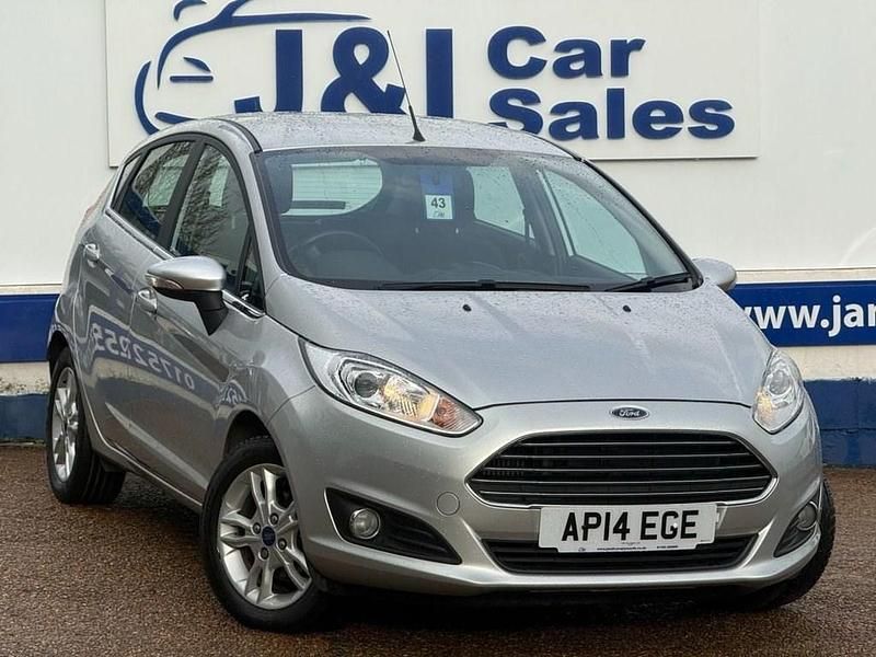 Used Ford Fiesta Zetec 100 HP (73 kW) 2014 Silver Hatchback