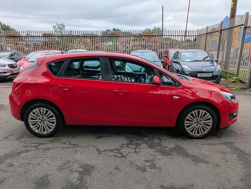 Red Used 2013 Vauxhall Astra Hatchback | £2,995 (Fair price) - Image 1/4