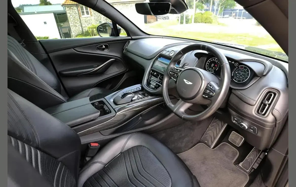 Used Aston Martin DBX 542 HP (398 kW) 2021 Silver SUV