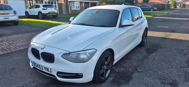 Begagnad BMW 114 Sport Line 2013 Vit Halvkombi