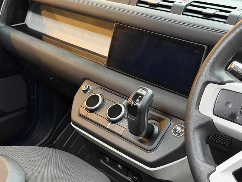 Used Land Rover Defender SE 300 HP (220 kW) 2020 Blue SUV