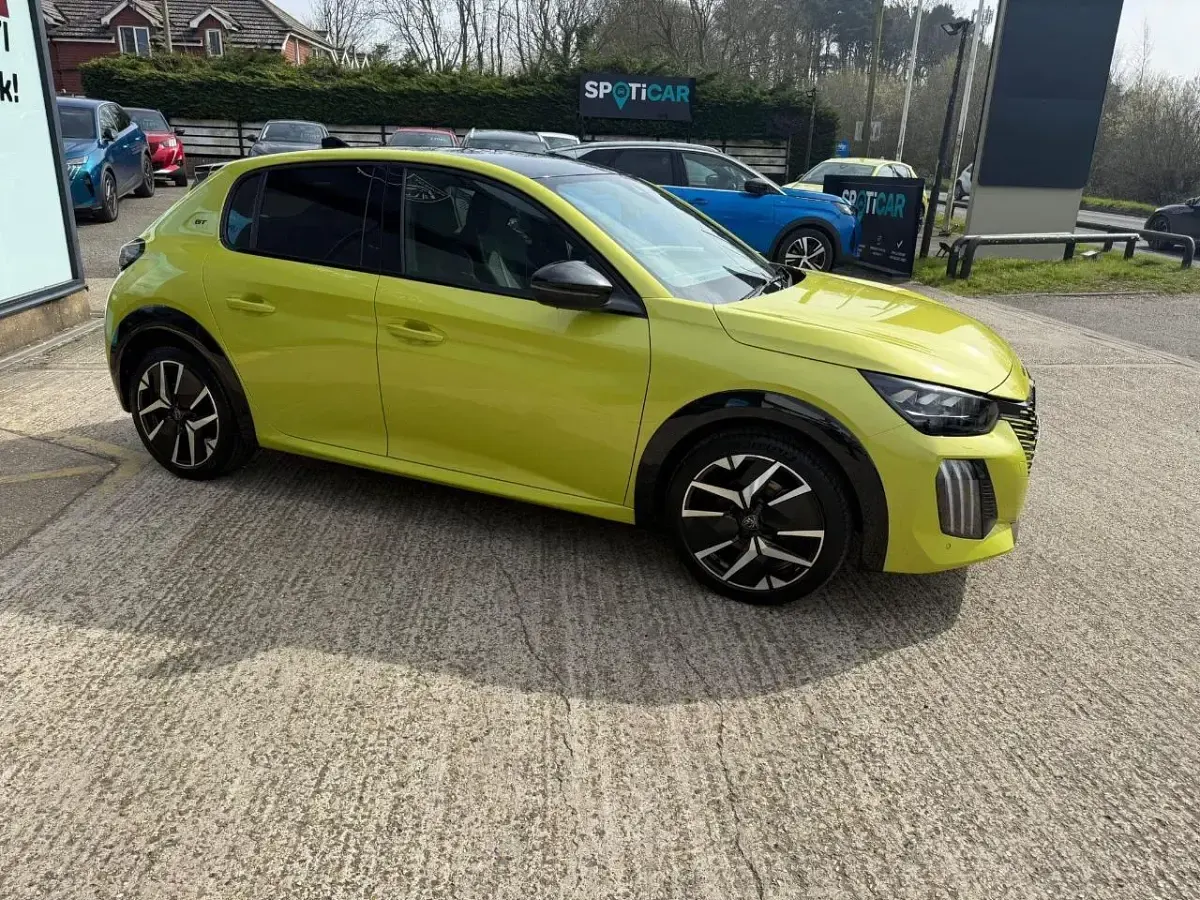 Second-hand Peugeot 208 GT 99 CP (72 kW) 2025 Galben Hatchback