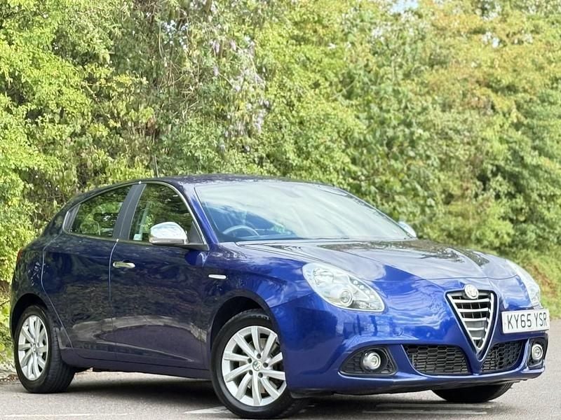 Blue Used 2015 Alfa Romeo Giulietta Distinctive Hatchback | £5,295 (Fair price) - Image 1/4