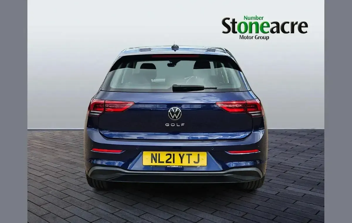 Used VW Golf VIII Life 128 HP (94 kW) 2021 Blue Hatchback
