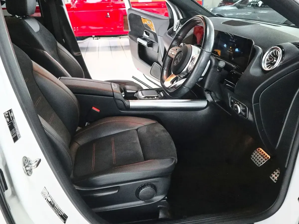 Used Mercedes GLA200 AMG Line Premium 150 HP (110 kW) 2022 White SUV