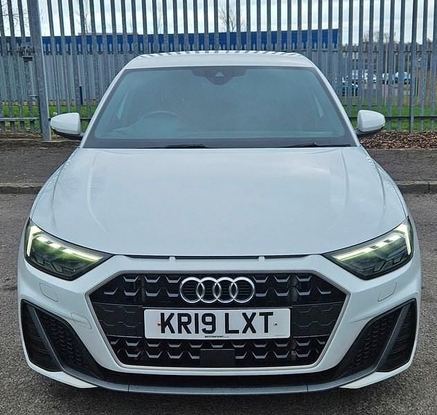 Used Audi A1 Sportback S-Line 150 HP (110 kW) 2019 White Hatchback