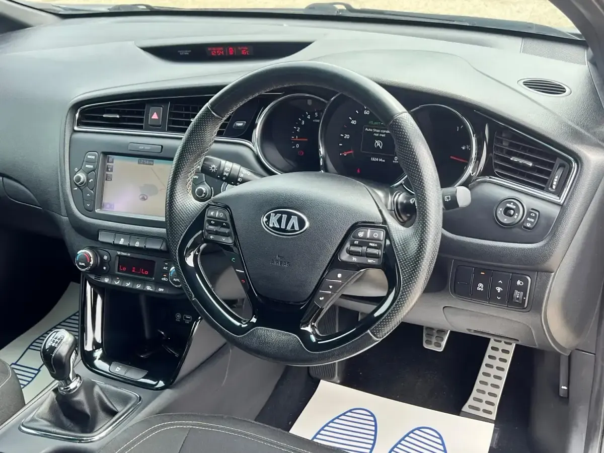 Usado Kia Ceed GT-Line 136 HP (100 kW) 2016 Preto Citadino