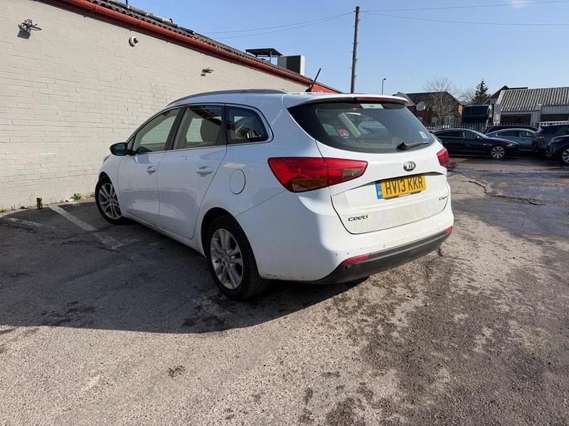 Used Kia Ceed 2013 White Hatchback