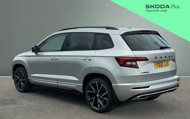 Usado Skoda Karoq SportLine 150 HP (110 kW) 2021 Prateado SUV