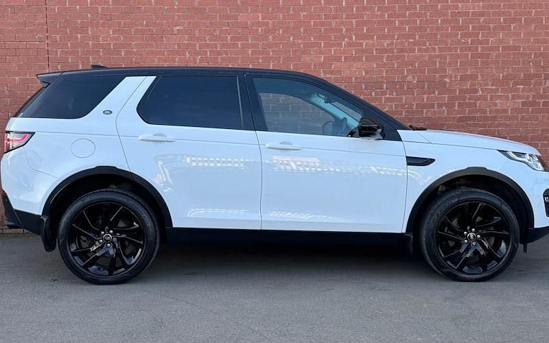 Used Land Rover Discovery Sport HSE 180 HP (132 kW) 2017 White SUV