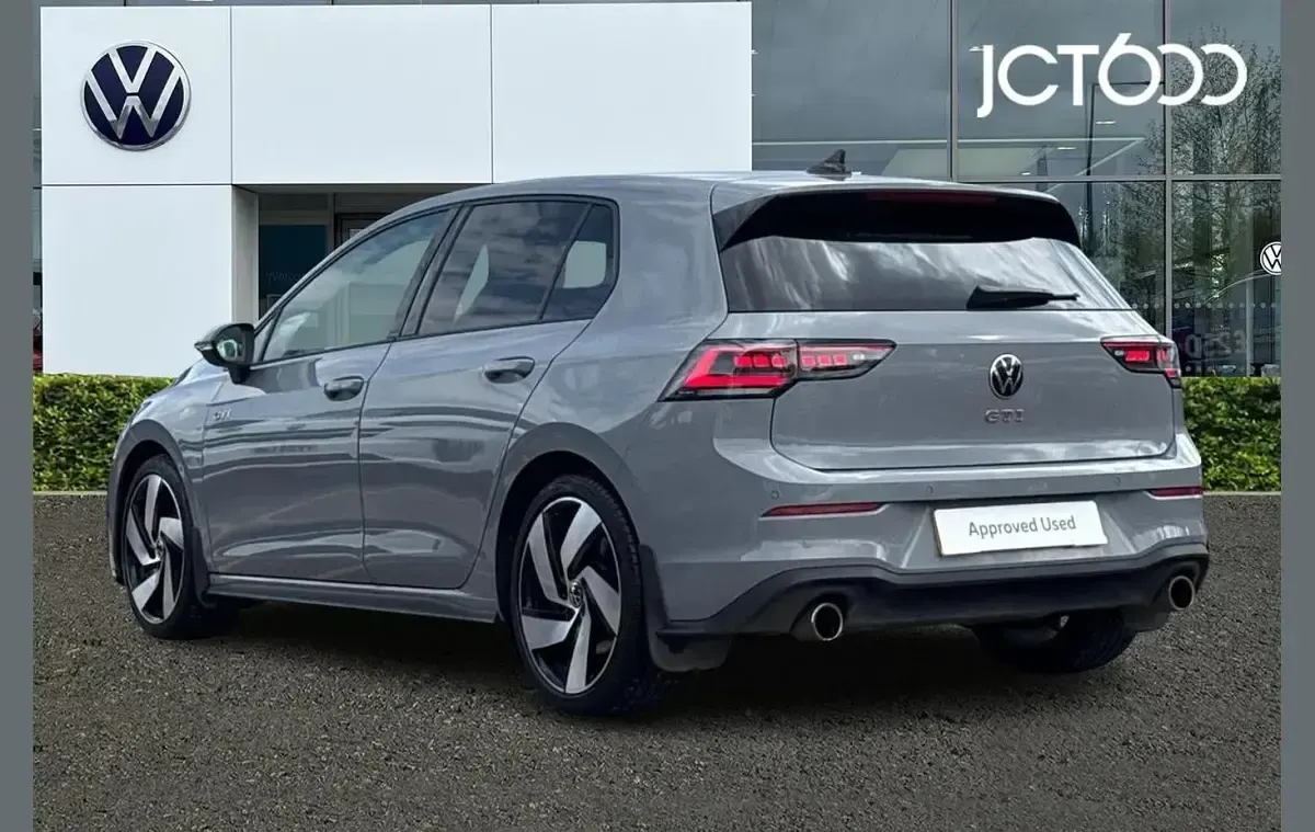 Usado VW Golf VIII GTI 261 HP (191 kW) 2024 Cinzento Citadino