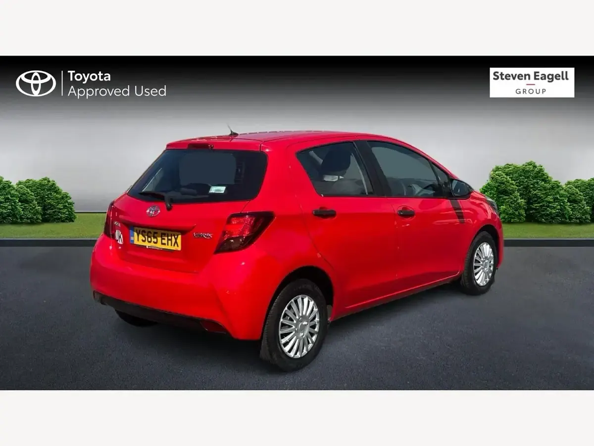 Used Toyota Yaris Active 69 HP (50 kW) 2015 Red Hatchback