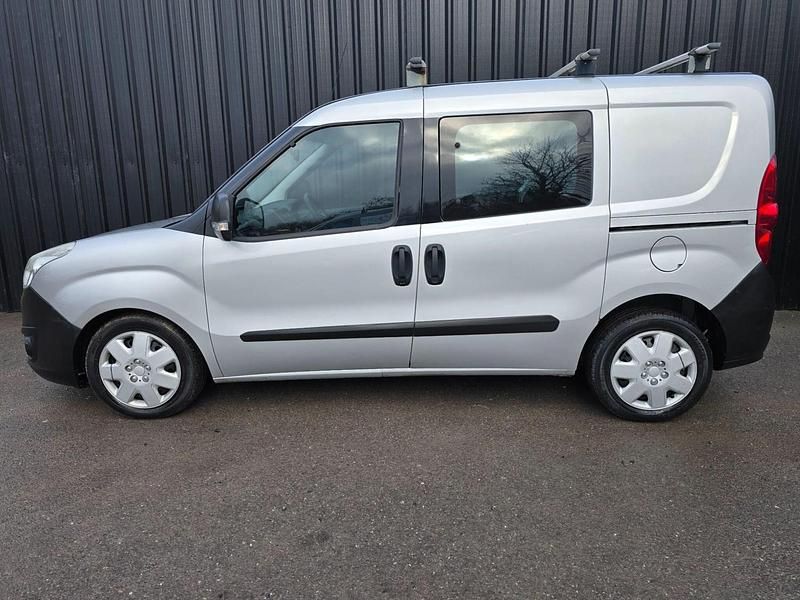 Used Vauxhall Combo 105 HP (77 kW) 2016 Silver Van