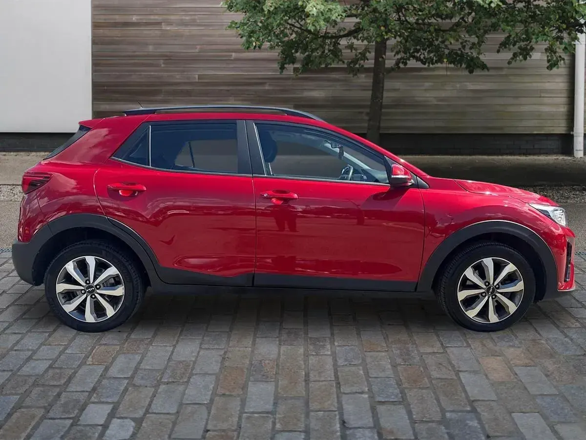 Used Kia Stonic 99 HP (72 kW) 2023 Red SUV