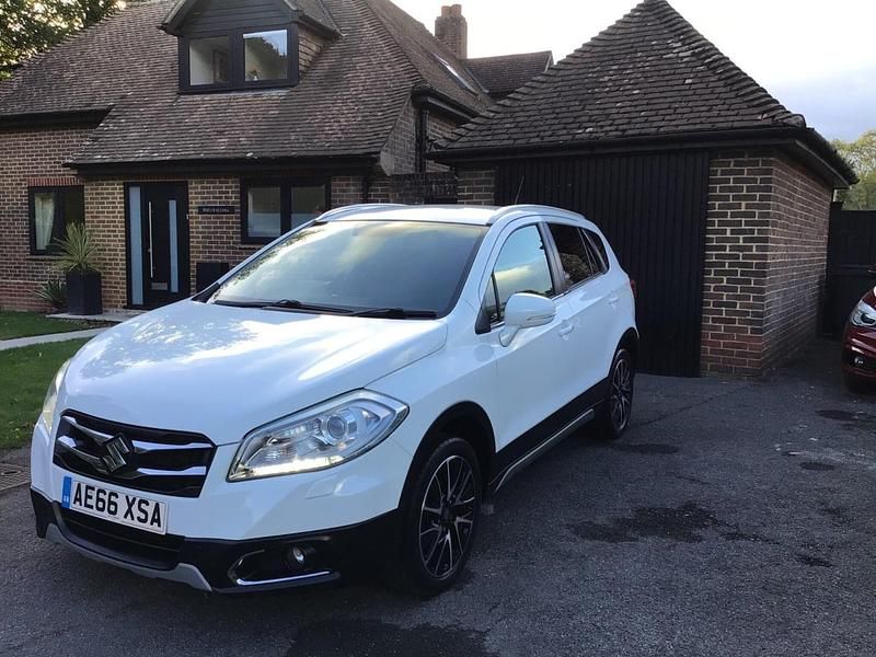 Used Suzuki SX4 SZ-T 120 HP (88 kW) 2016 White Hatchback