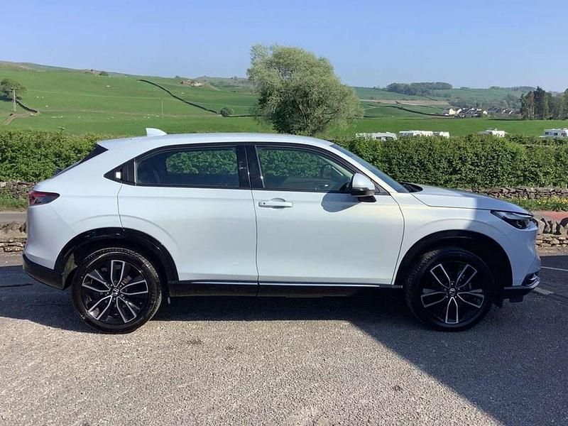 Second-hand Honda HR-V Elegance 131 CP (96 kW) 2023 Alb SUV