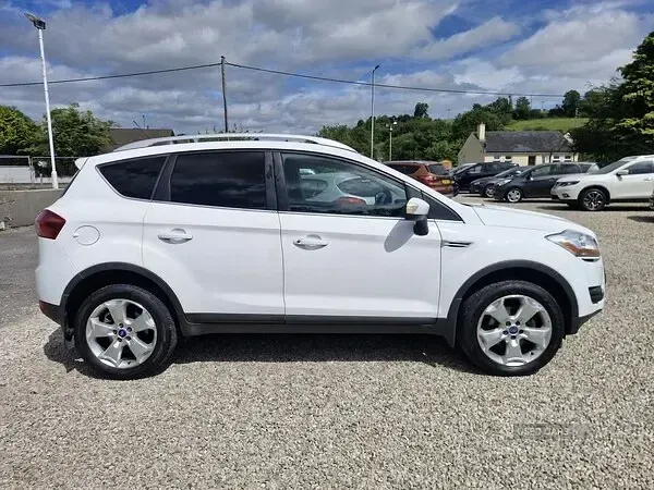 Used Ford Kuga Zetec 140 HP (102 kW) 2011 White SUV