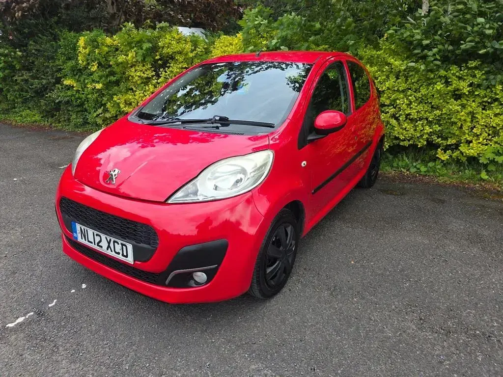 Used Peugeot 107 Active 68 HP (50 kW) 2012 Red Hatchback