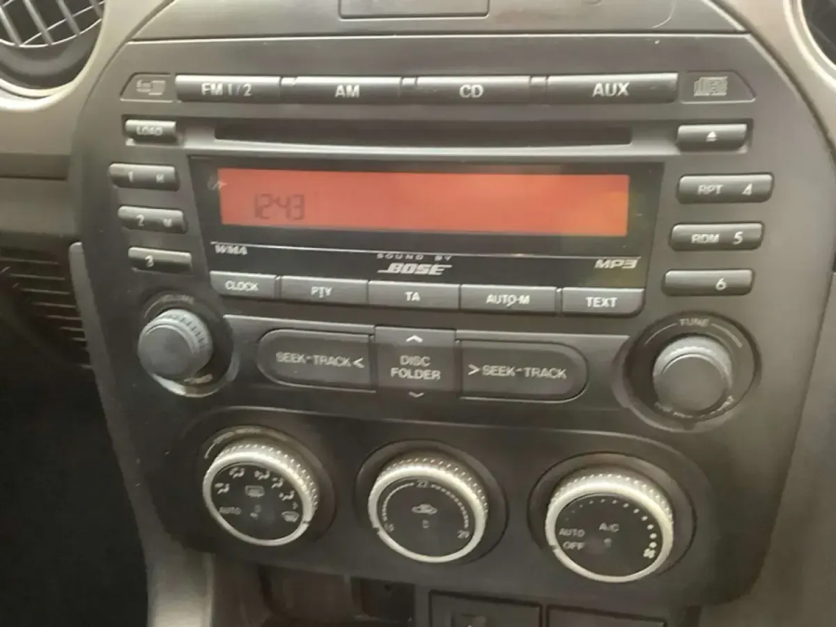 Begagnad Mazda MX5 Inclusive 161 HK (118 kW) 2011 Silver Cab