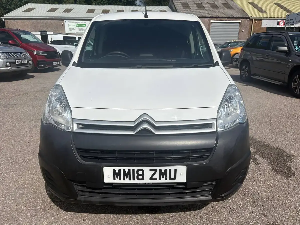 Used Citroën Berlingo 100 HP (73 kW) 2018 White MPV
