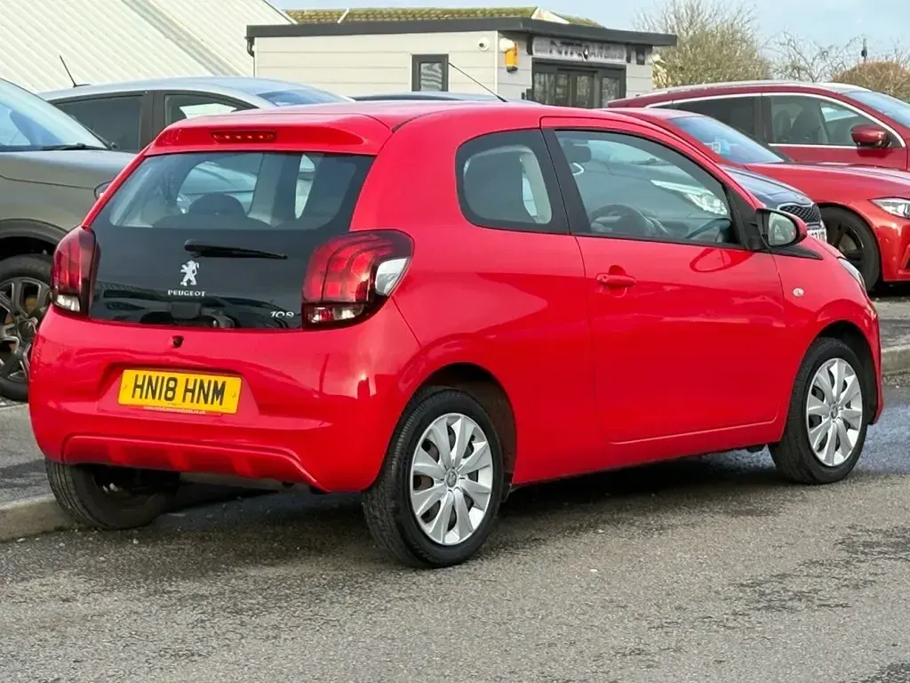 Begagnad Peugeot 108 Active 72 HK (52 kW) 2018 Röd Halvkombi