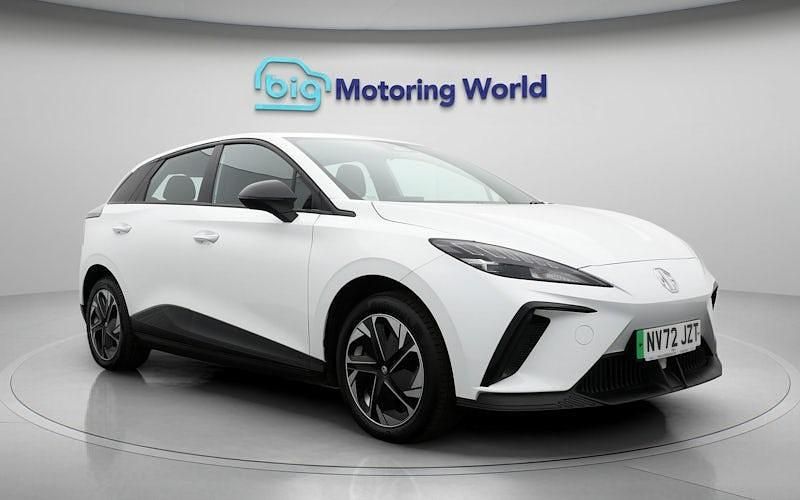 Used MG MG4 EV SE 125 kW (170 HP) 2023 White Hatchback