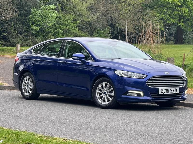 Used Ford Mondeo Zetec 120 HP (88 kW) 2016 Blue Hatchback