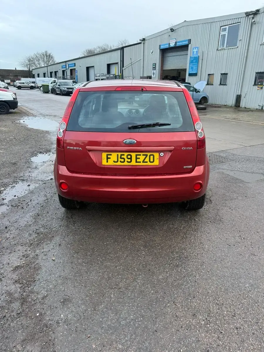 Used Ford Fiesta Ghia 67 HP (49 kW) 2009 Red Hatchback