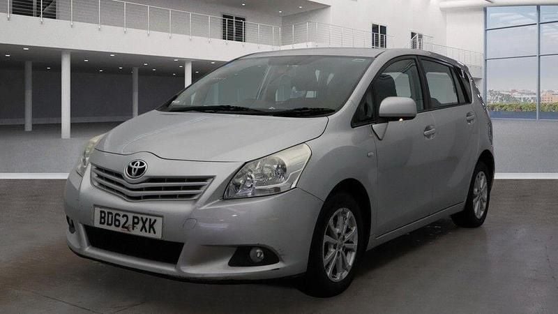 Used Toyota Verso 2012 Silver MPV