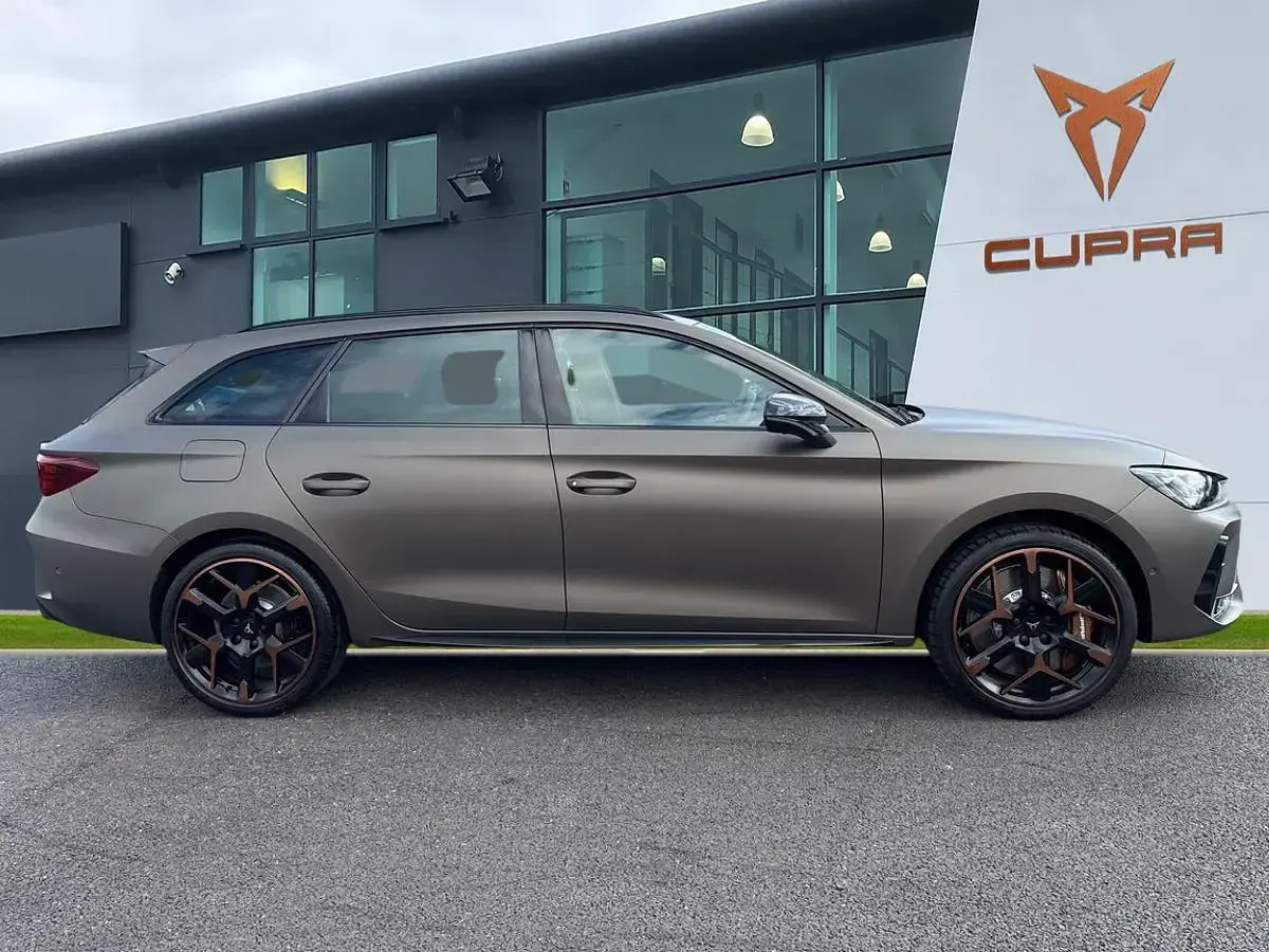 New Cupra Leon VZ3 204 HP (150 kW) 2025 Brown Estate