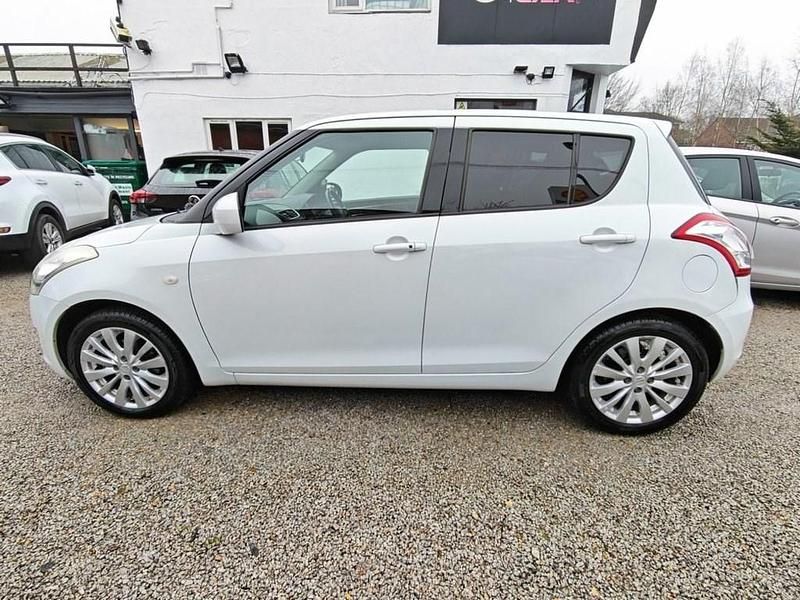 Used Suzuki Swift SZ4 94 HP (69 kW) 2010 White Hatchback