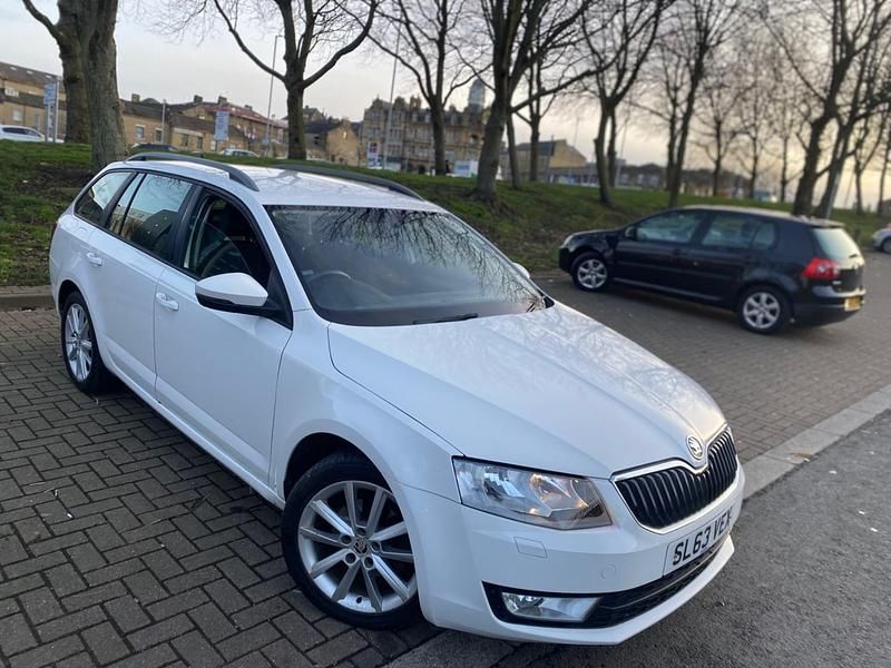 Used Skoda Octavia Elegance 2013 White Estate