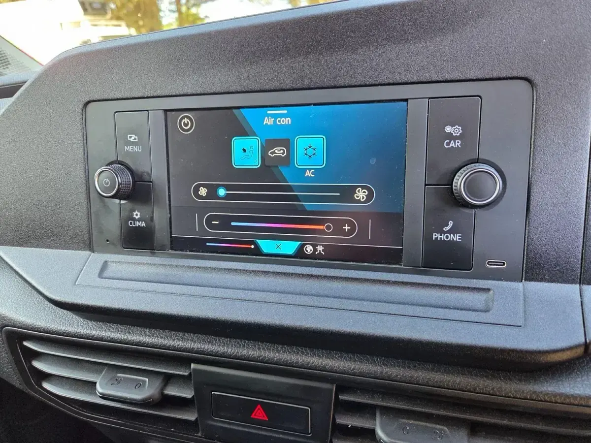 Usado VW Caddy S 102 CV (75 kW) 2023 Gris Monovolumen