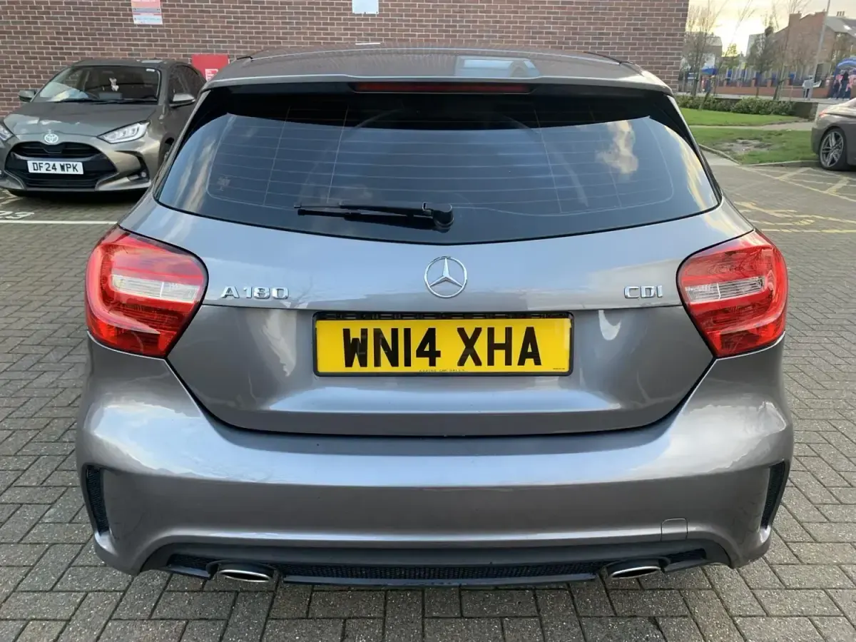 Begagnad Mercedes A180 AMG 2014 Grå Halvkombi
