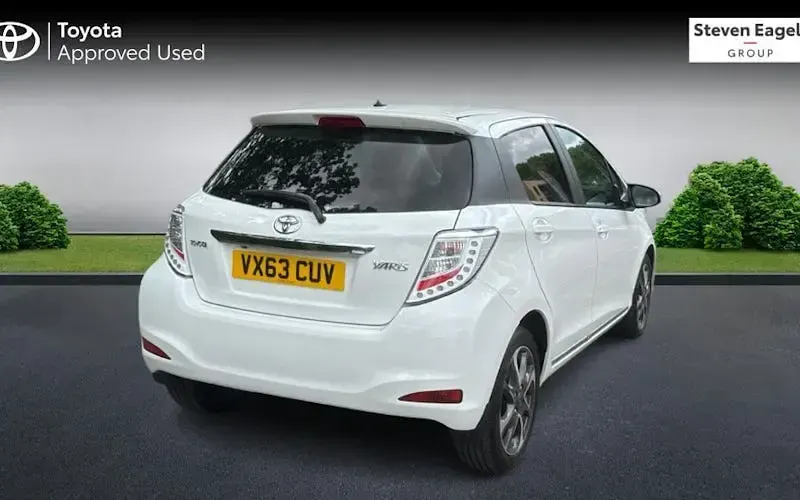 Used Toyota Yaris Trend 101 HP (74 kW) 2013 White Hatchback
