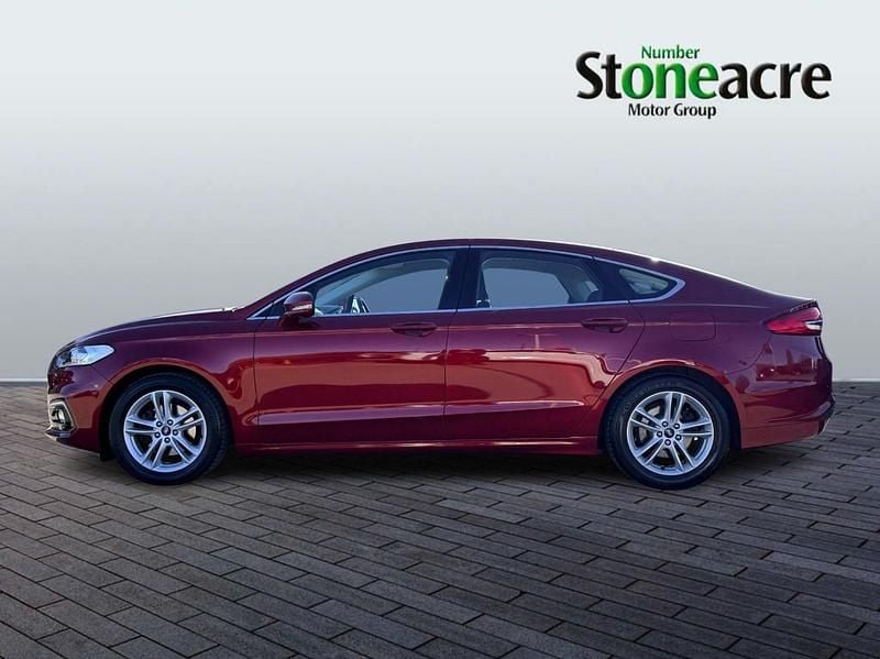 Used Ford Mondeo Zetec 165 HP (121 kW) 2019 Red Hatchback