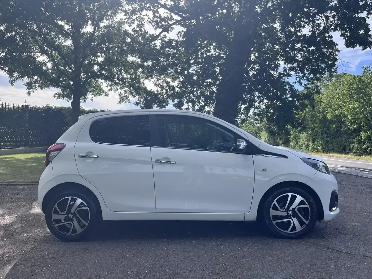 Used Peugeot 108 82 HP (60 kW) 2014 White Hatchback