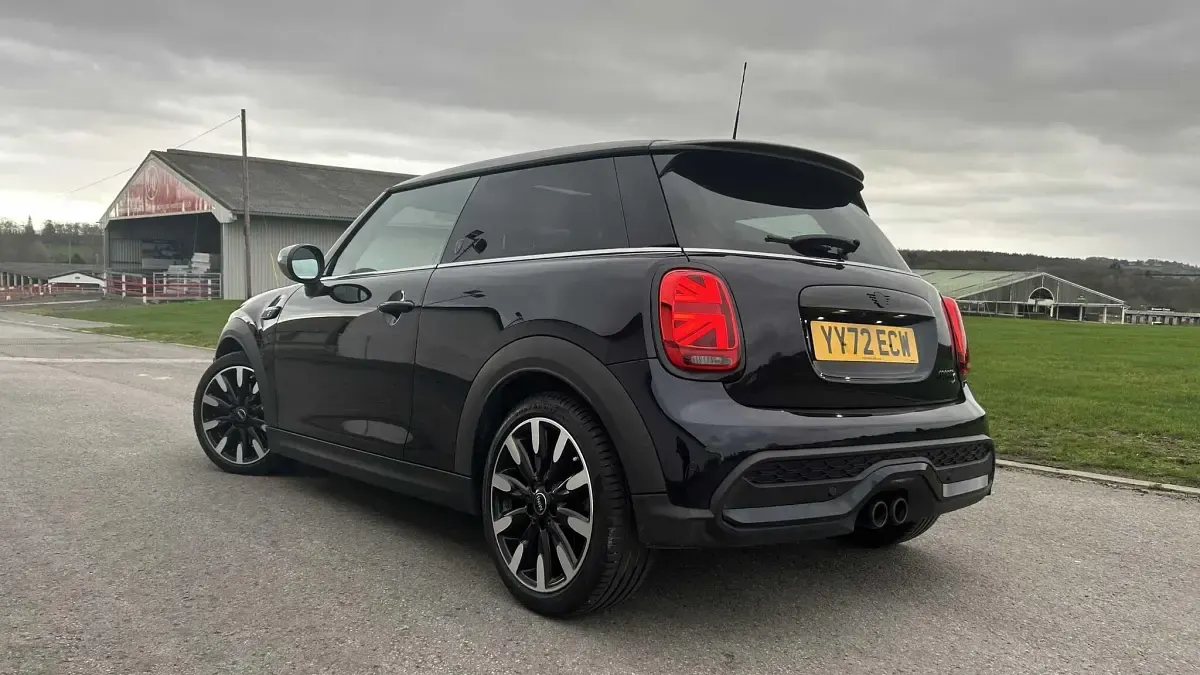 Used Mini Cooper S Exclusive 176 HP (129 kW) 2022 Black Hatchback
