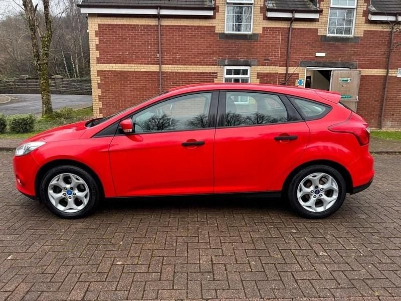 Used Ford Focus Studio 85 HP (62 kW) 2012 Red Hatchback