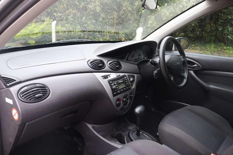 Used Ford Focus Zetec 100 HP (73 kW) 2002 Silver Hatchback