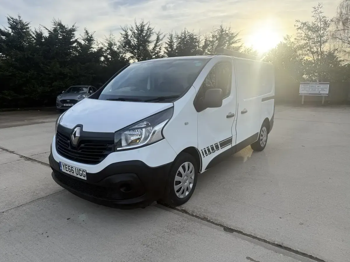 Used Renault Trafic Business 2016 White MPV