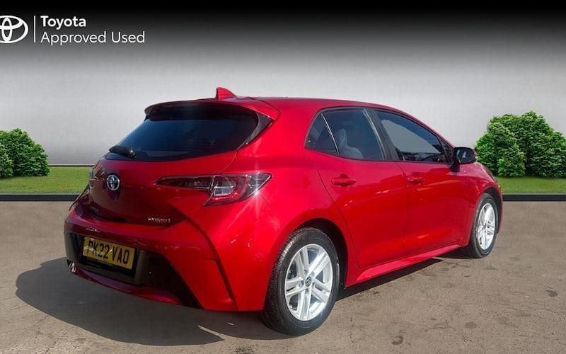 Used Toyota Corolla 122 HP (89 kW) 2022 Red Hatchback