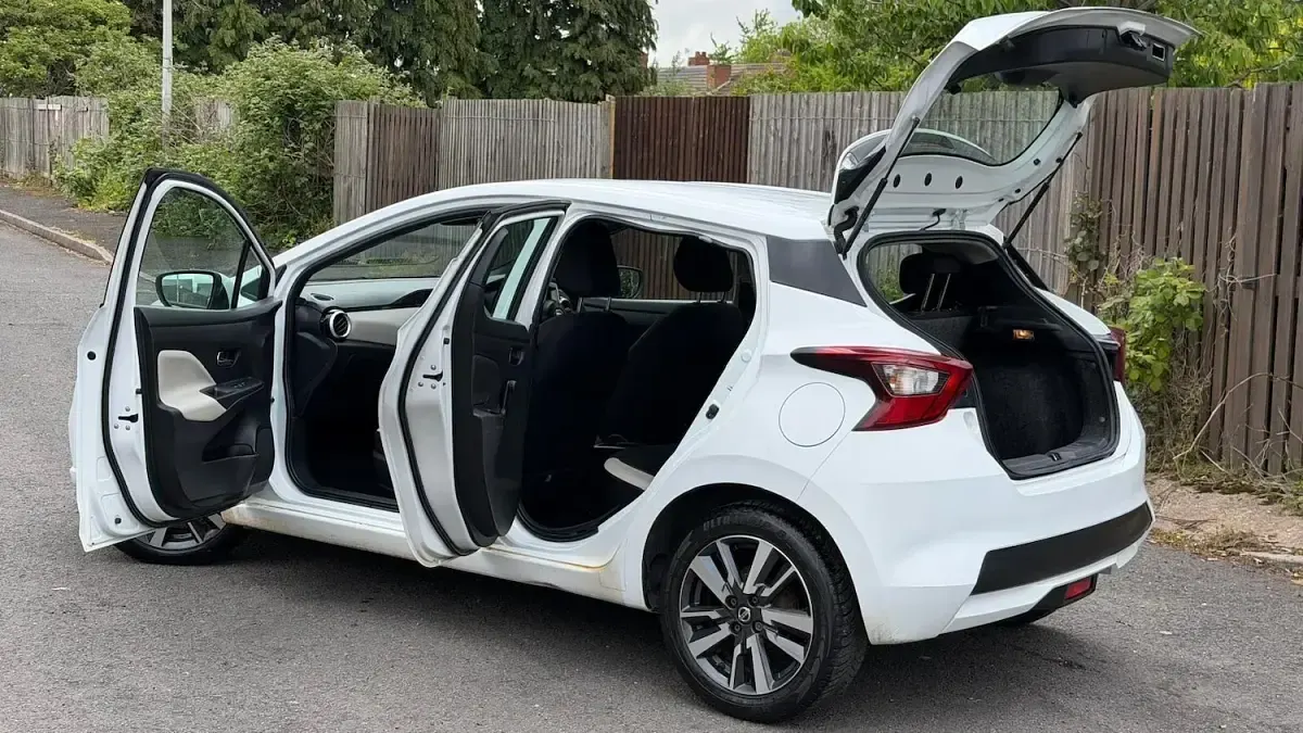 Used Nissan Micra Acenta 71 HP (52 kW) 2018 White Hatchback