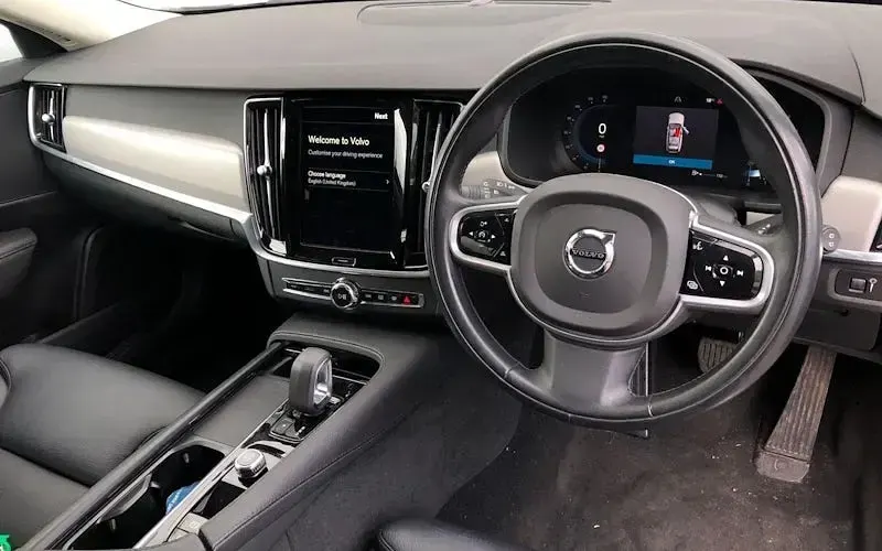 Used Volvo V90 Momentum 197 HP (144 kW) 2021 Grey Estate