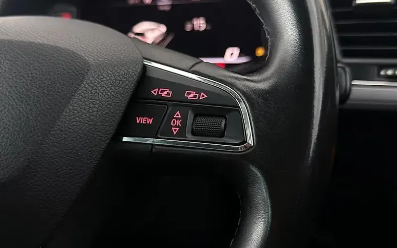 Used Seat Leon XCELLENCE Lux 190 HP (139 kW) 2019 Mauve/purple Hatchback
