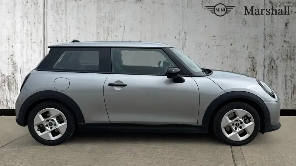 Used Mini Cooper Classic 156 HP (114 kW) 2024 Melting silver iii Hatchback