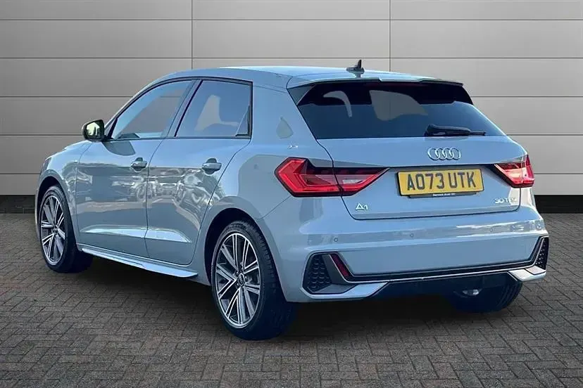 Usado Audi A1 S-Line 110 CV (80 kW) 2023 Gris SUV