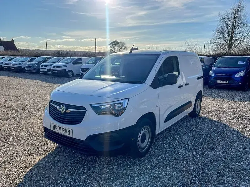 Begagnad Vauxhall Combo 100 HK (73 kW) 2022 Vit Minibuss
