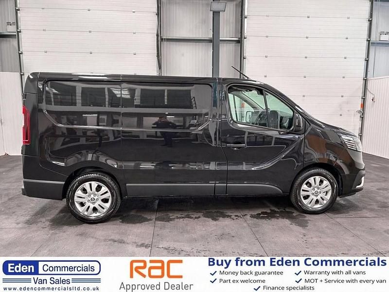 Begagnad Renault Trafic 150 HK (110 kW) 2024 Svart Minibuss