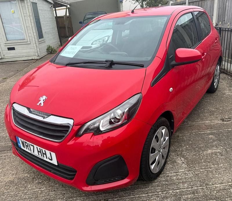 Used Peugeot 108 Active 68 HP (50 kW) 2017 Red Hatchback